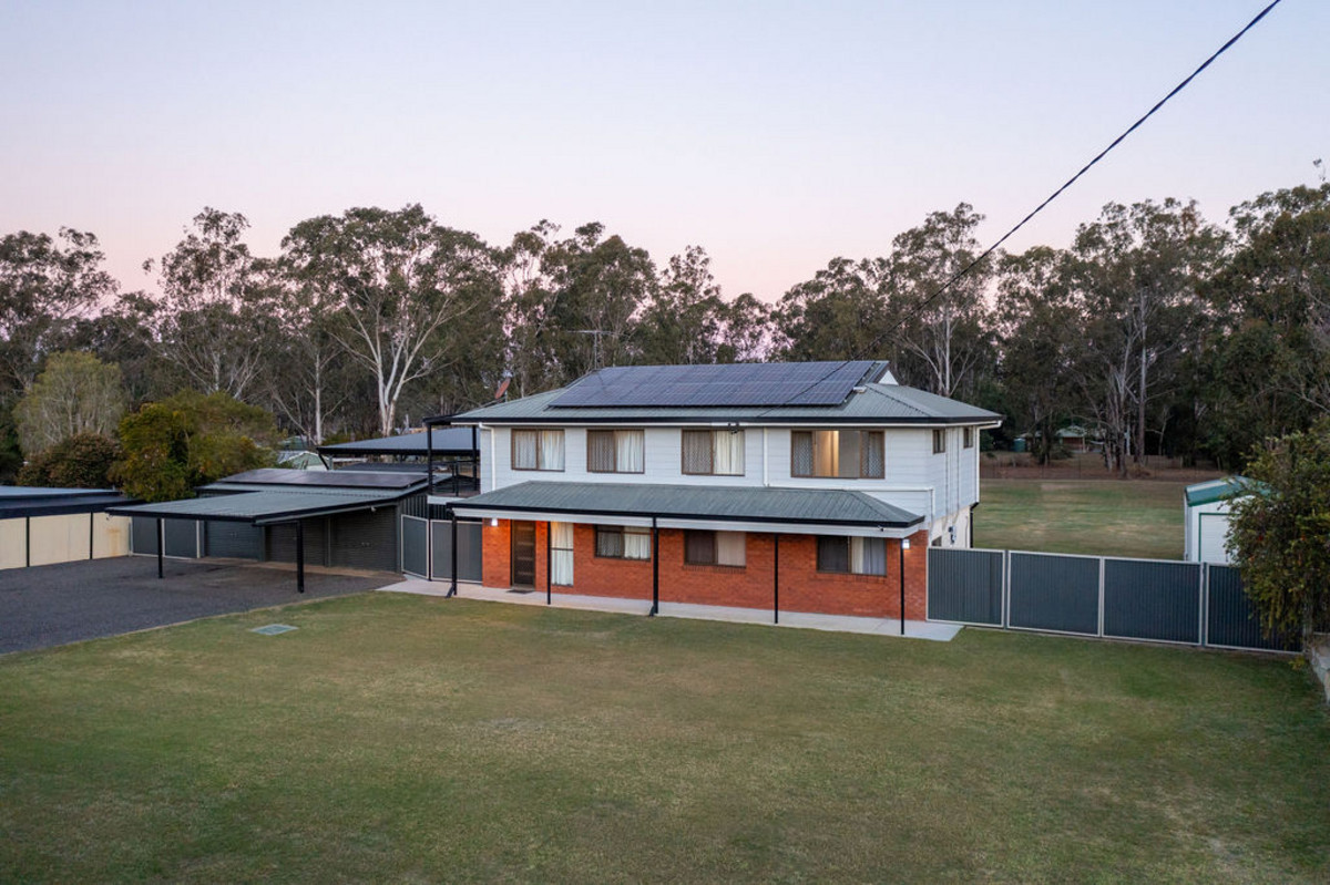 Ultimate Lifestyle Property – Low Maintenance Living - 4,047m² - expansive shed & workshop facilities .