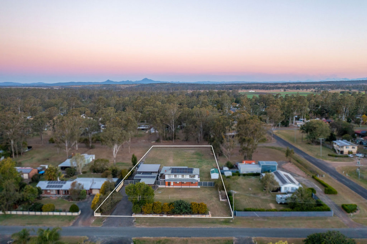 Ultimate Lifestyle Property – Low Maintenance Living - 4,047m² - expansive shed & workshop facilities .