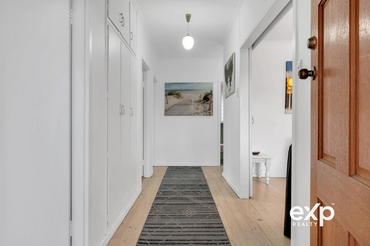 Endless Opportunity on a Generous 696m² Allotment (approx.)