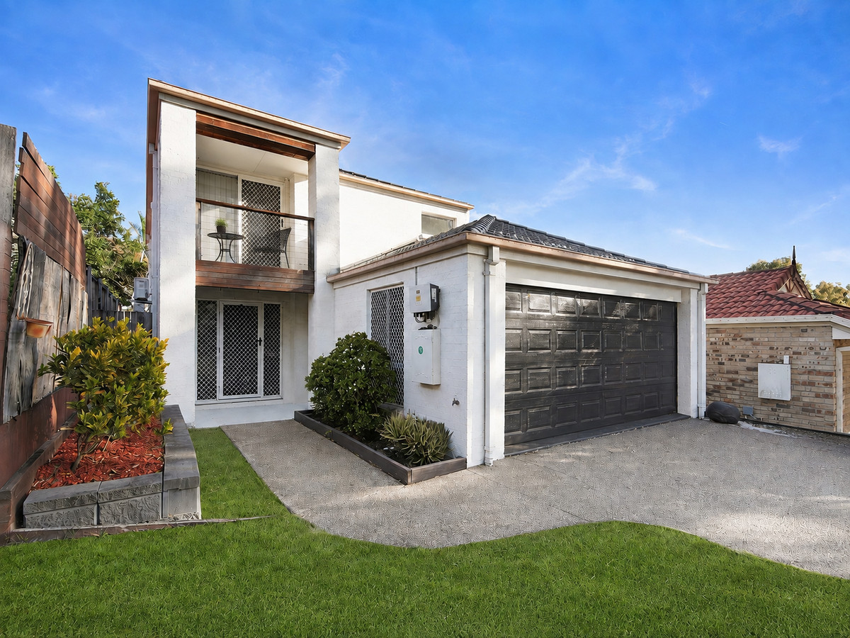 Move Straight In – Beautiful Family Home with Dual Outdoor Decks