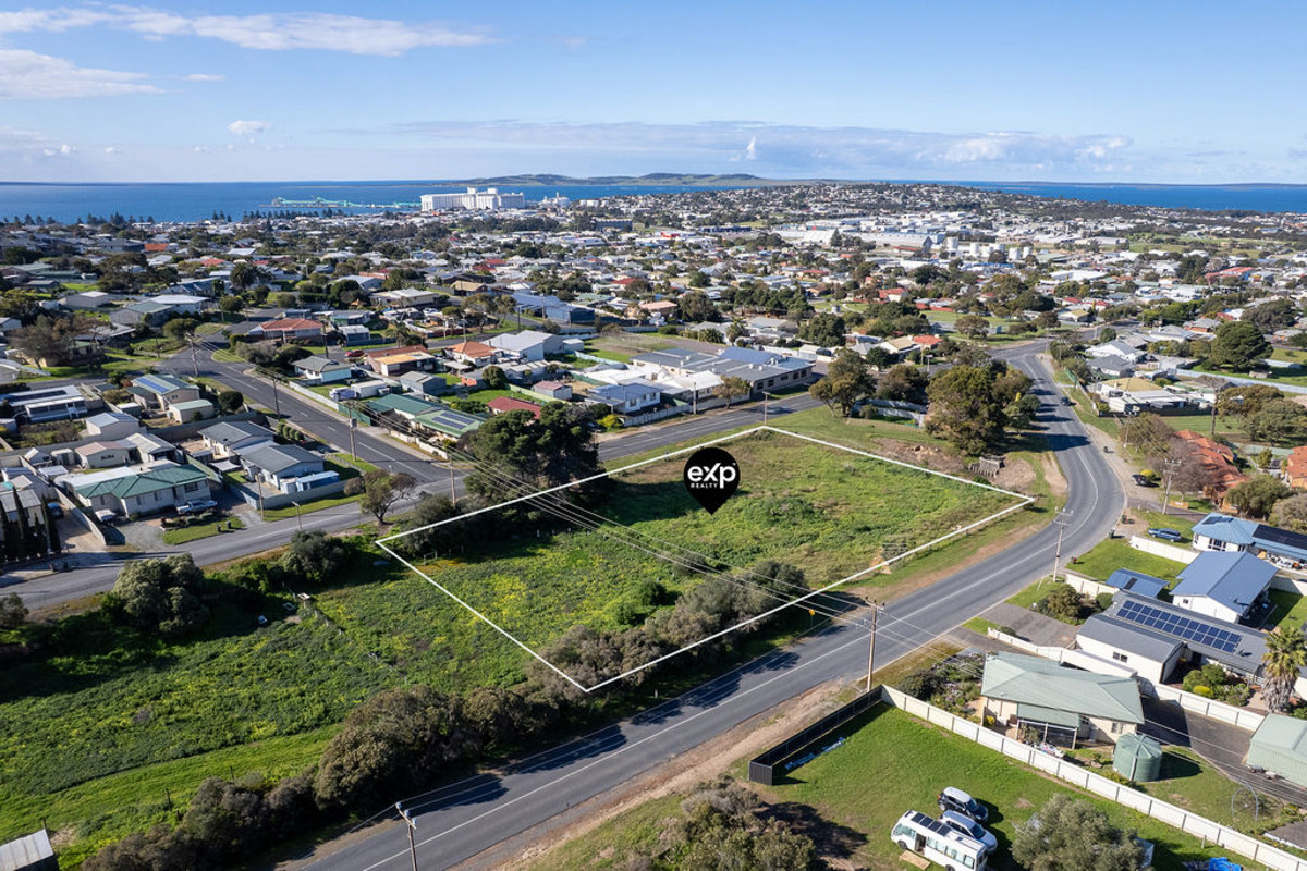 Expansive Residential Allotment with Subdivision Potential
