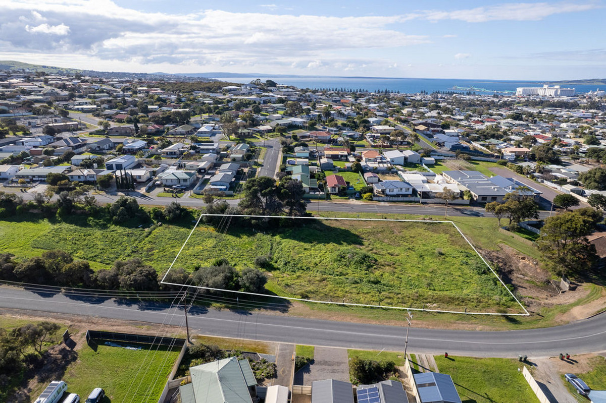 Expansive Residential Allotment with Subdivision Potential