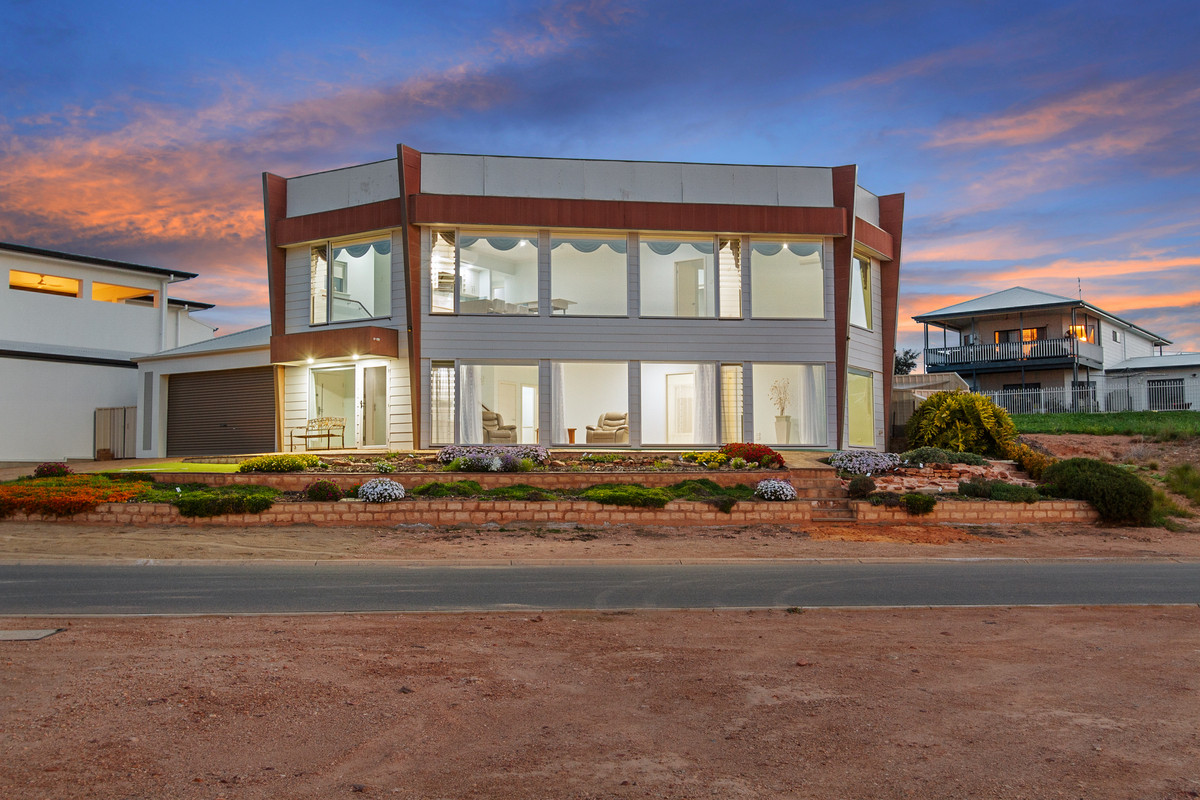 Residential for sale in Wallaroo, 2 Inverness Way, Wallaroo SA 5556, 422 m²
