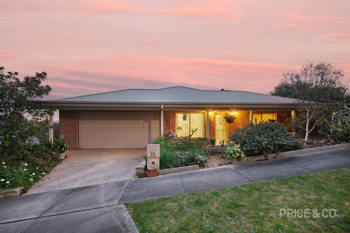 Residential for sale in Drouin, 25 Todman Street, Drouin VIC 3818, 680 m²