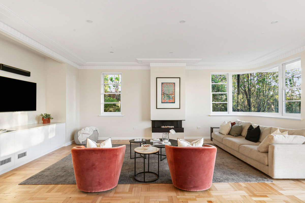 Residential for sale in Ivanhoe, 12 Rockbeare Grove, Ivanhoe VIC 3079, 2340 m²