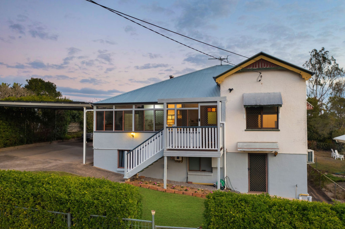 Residential for sale in Sadliers Crossing, 20 Ferrett Street, Sadliers Crossing QLD 4305, 847 m²