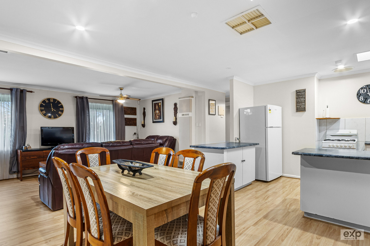 Residential for sale in Munno Para, 11 Illalong Crescent, Munno Para SA 5115, 693 m²
