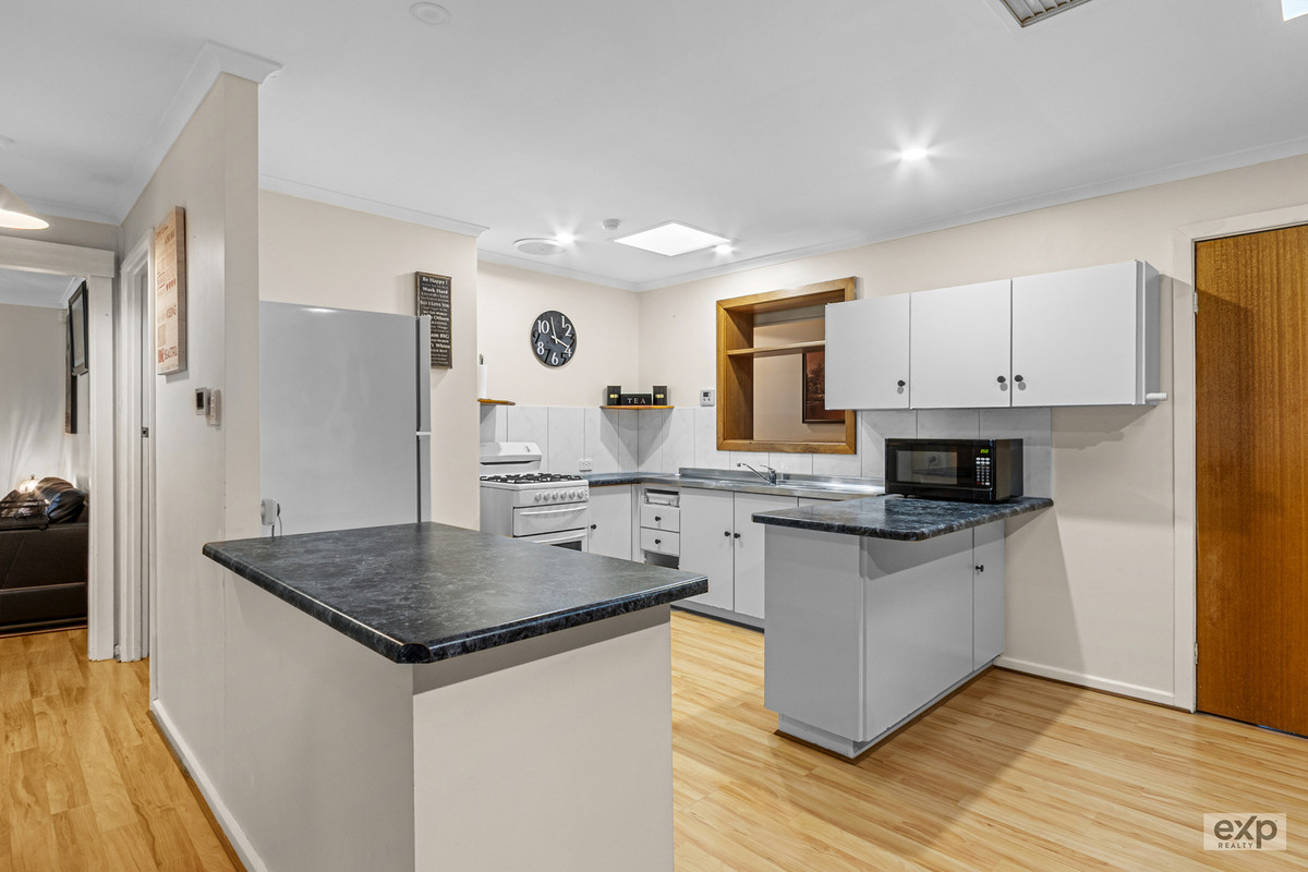 Residential for sale in Munno Para, 11 Illalong Crescent, Munno Para SA 5115, 693 m²