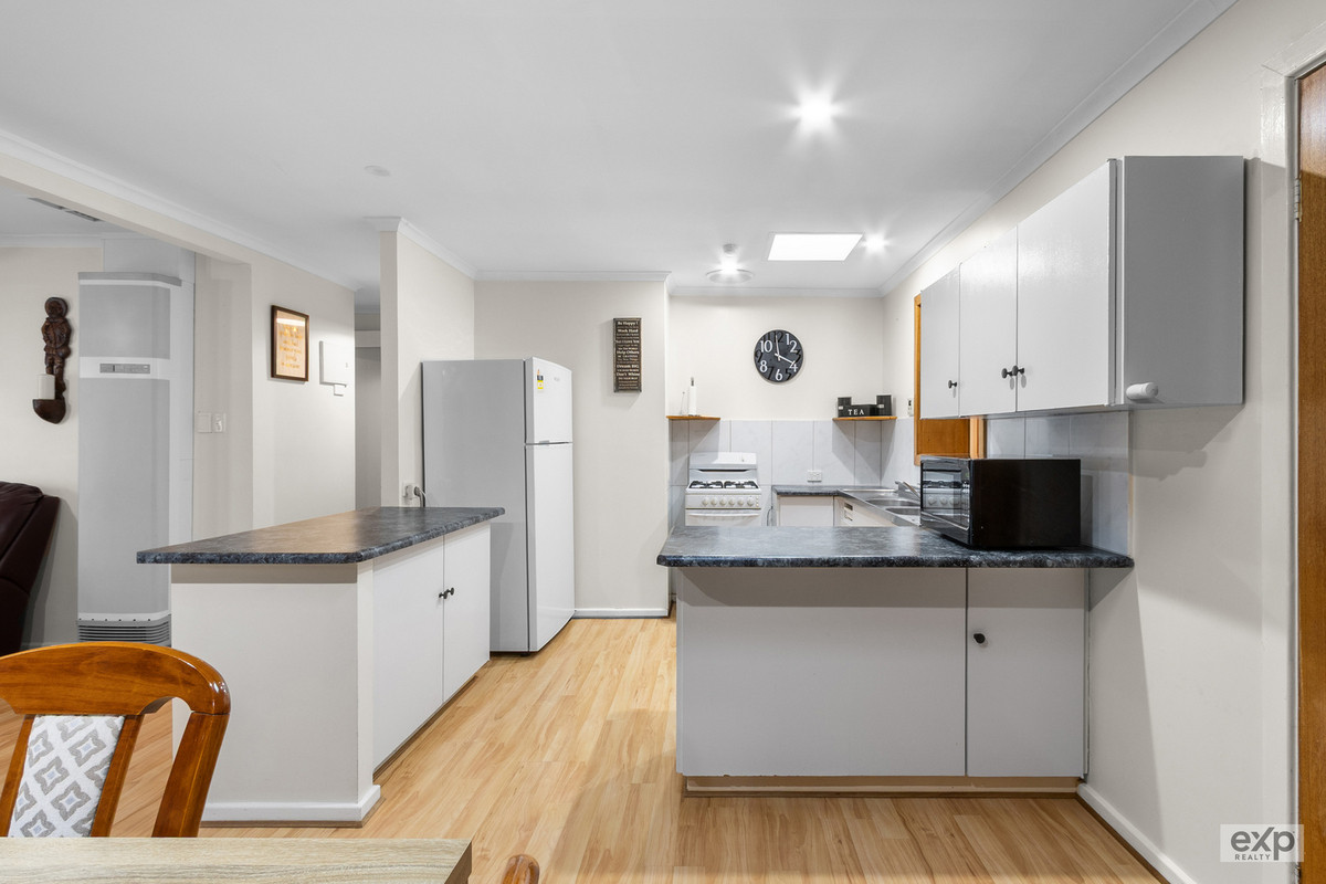 Residential for sale in Munno Para, 11 Illalong Crescent, Munno Para SA 5115, 693 m²