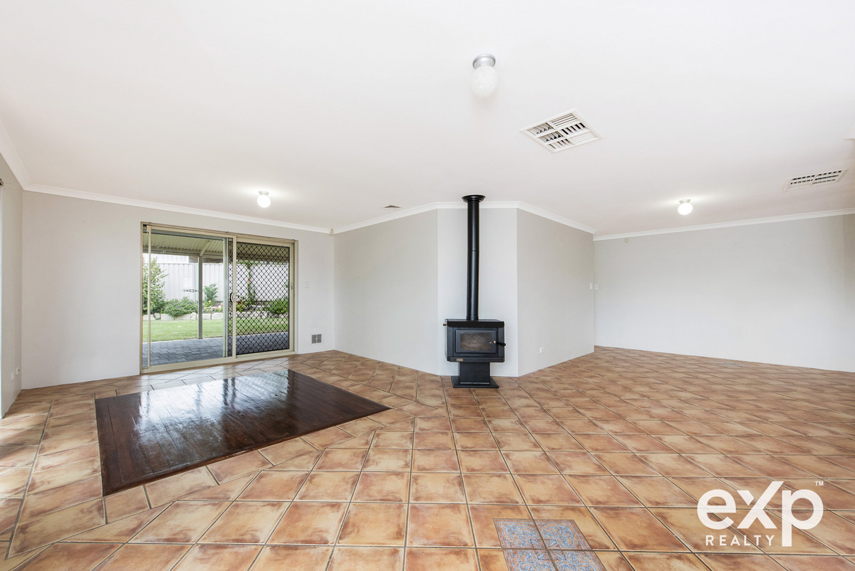 Residential for sale in Dawesville, 15 Kennett Place, Dawesville WA 6211, 743 m²