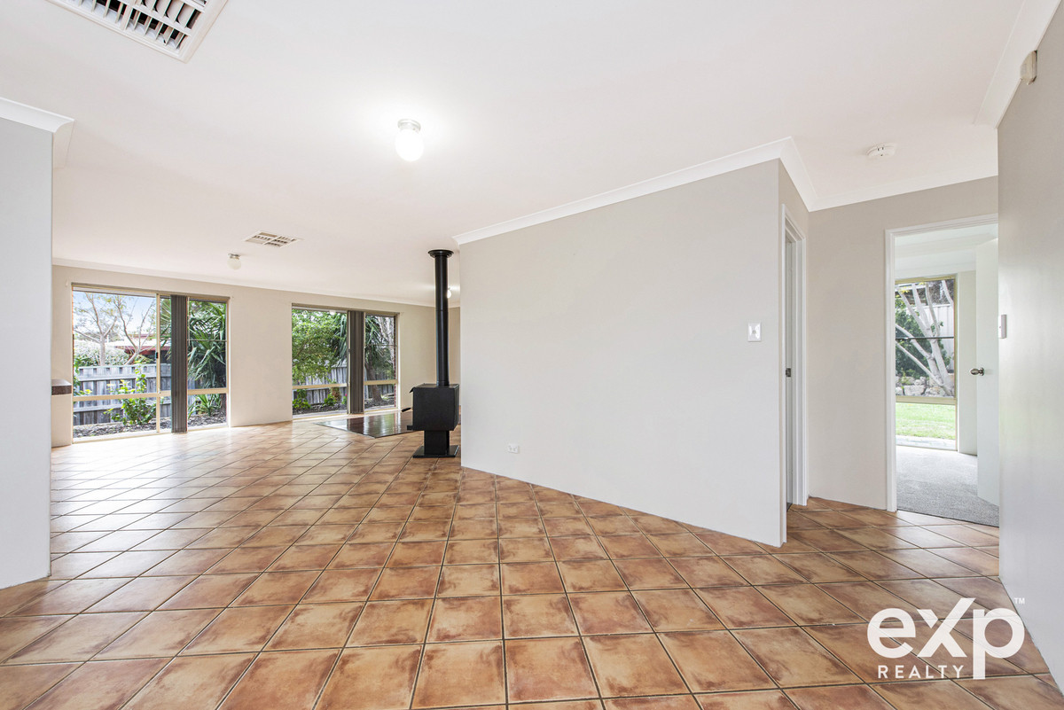 Residential for sale in Dawesville, 15 Kennett Place, Dawesville WA 6211, 743 m²
