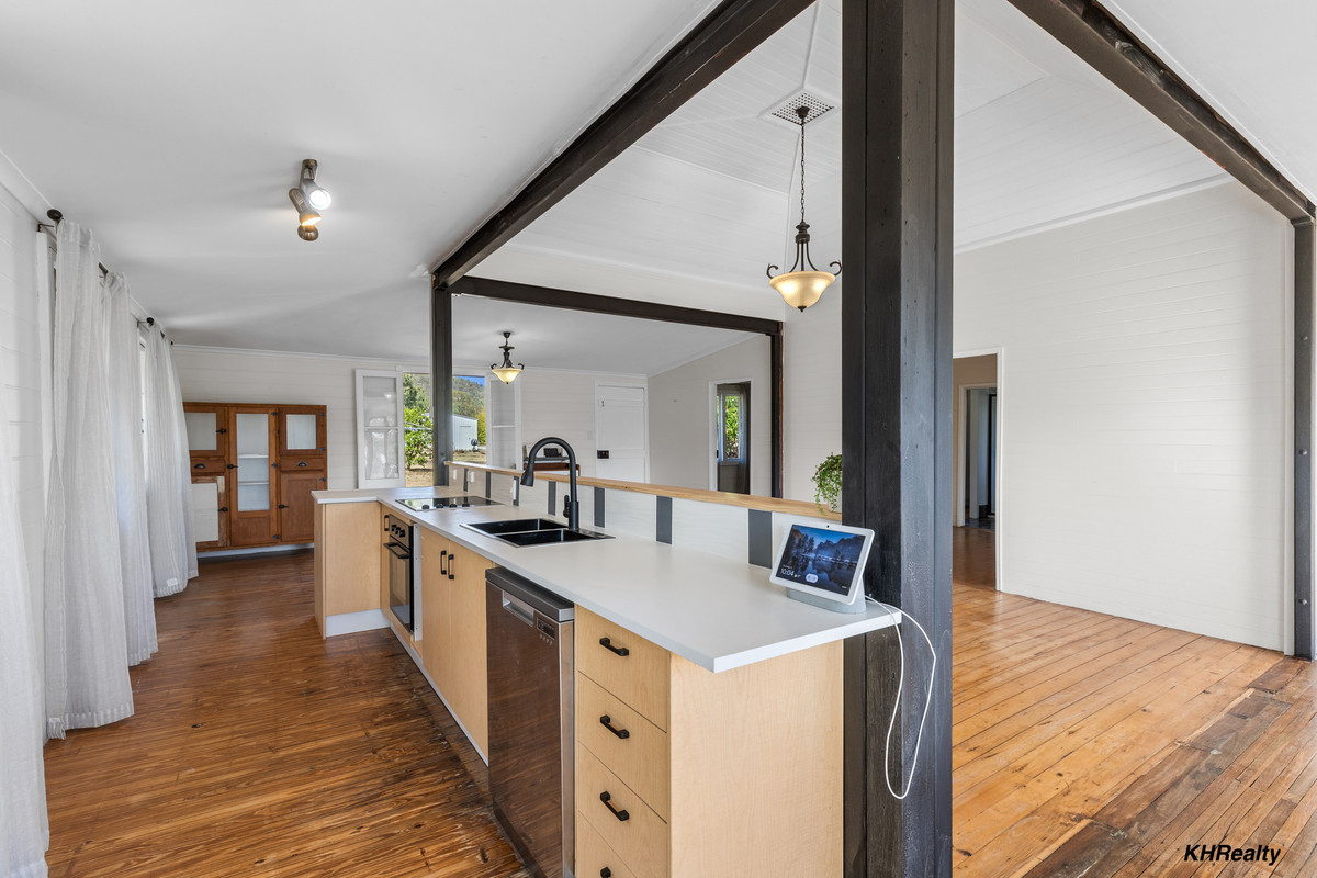 A CHARACTER QUEENSLANDER WITH ROOM TO LIVE, WORK & ENJOY 5