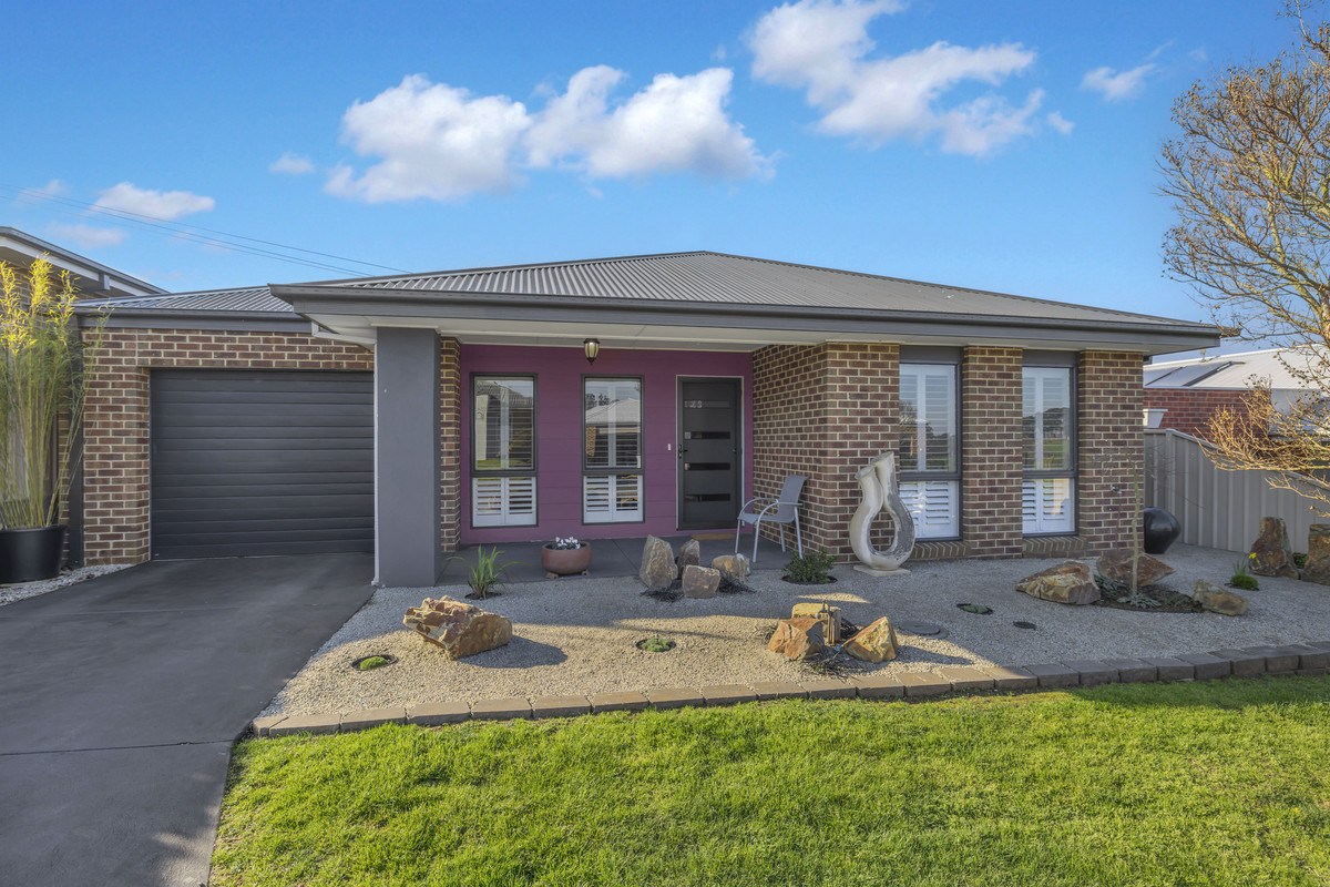 Residential for sale in Neerim South, 5 Stephens Court, Neerim South VIC 3831, 363 m²