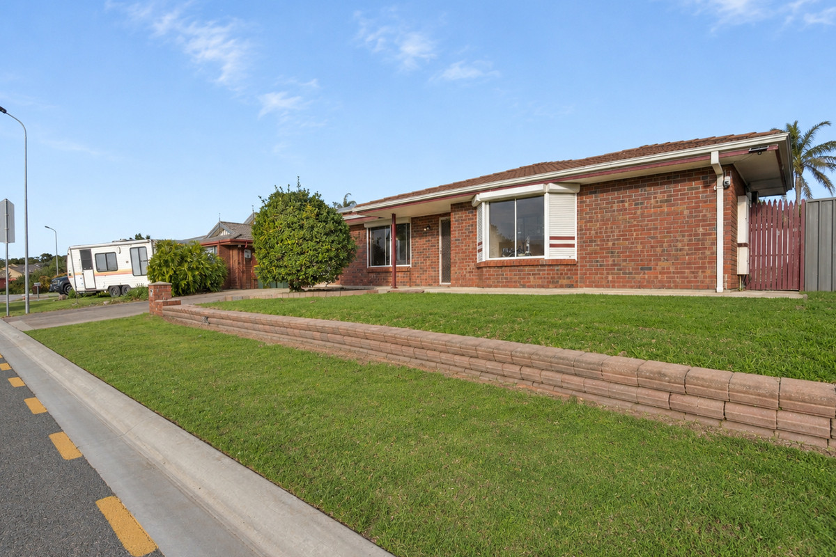 Residential for sale in Woodcroft, 3 TRAEGER Court, Woodcroft SA 5162, 600 m²