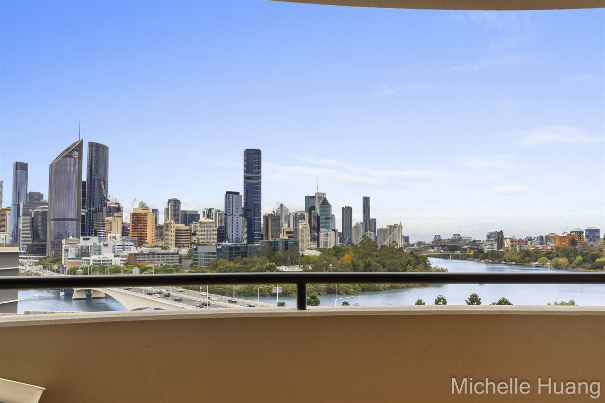 Stunning Story Bridge & River Views!