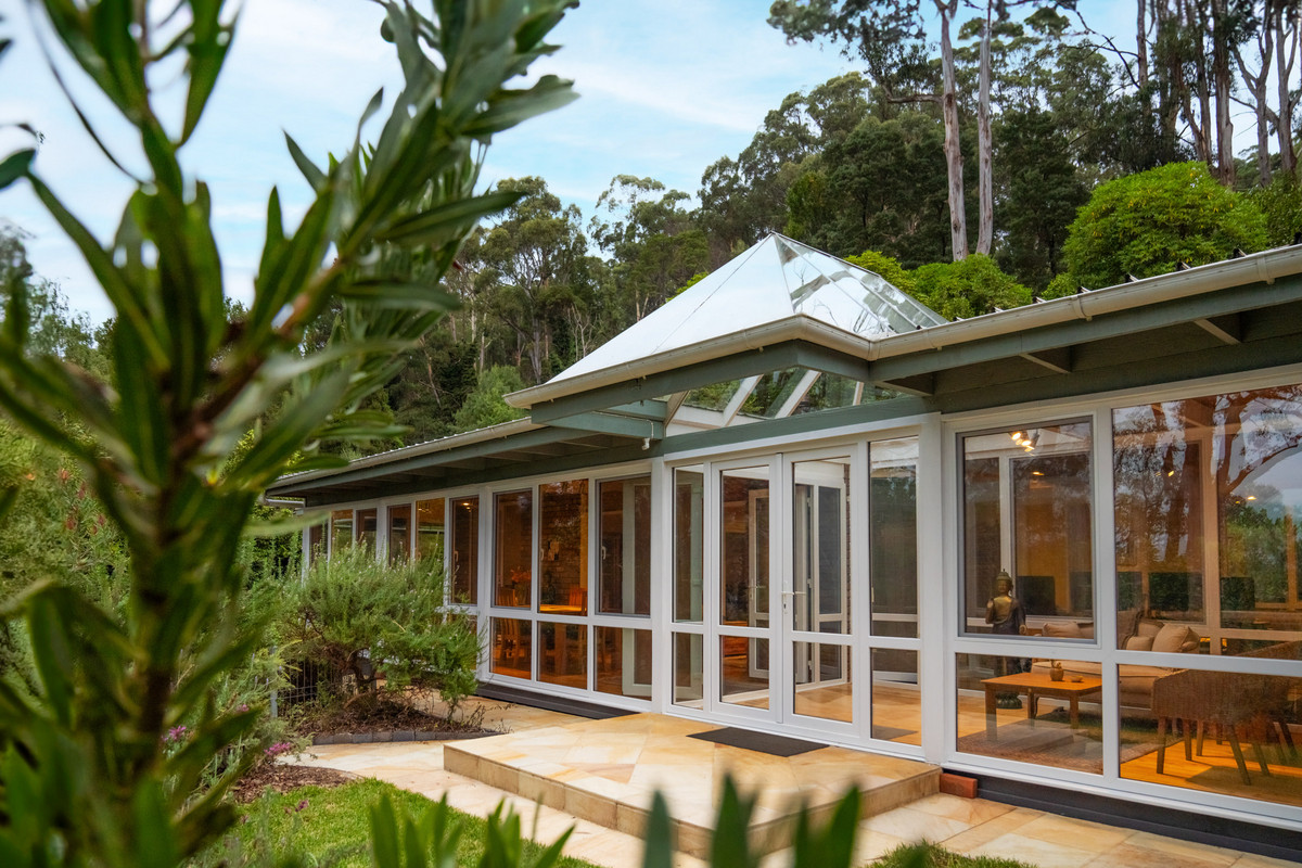 Discover a beautiful home where nature takes centre stage.