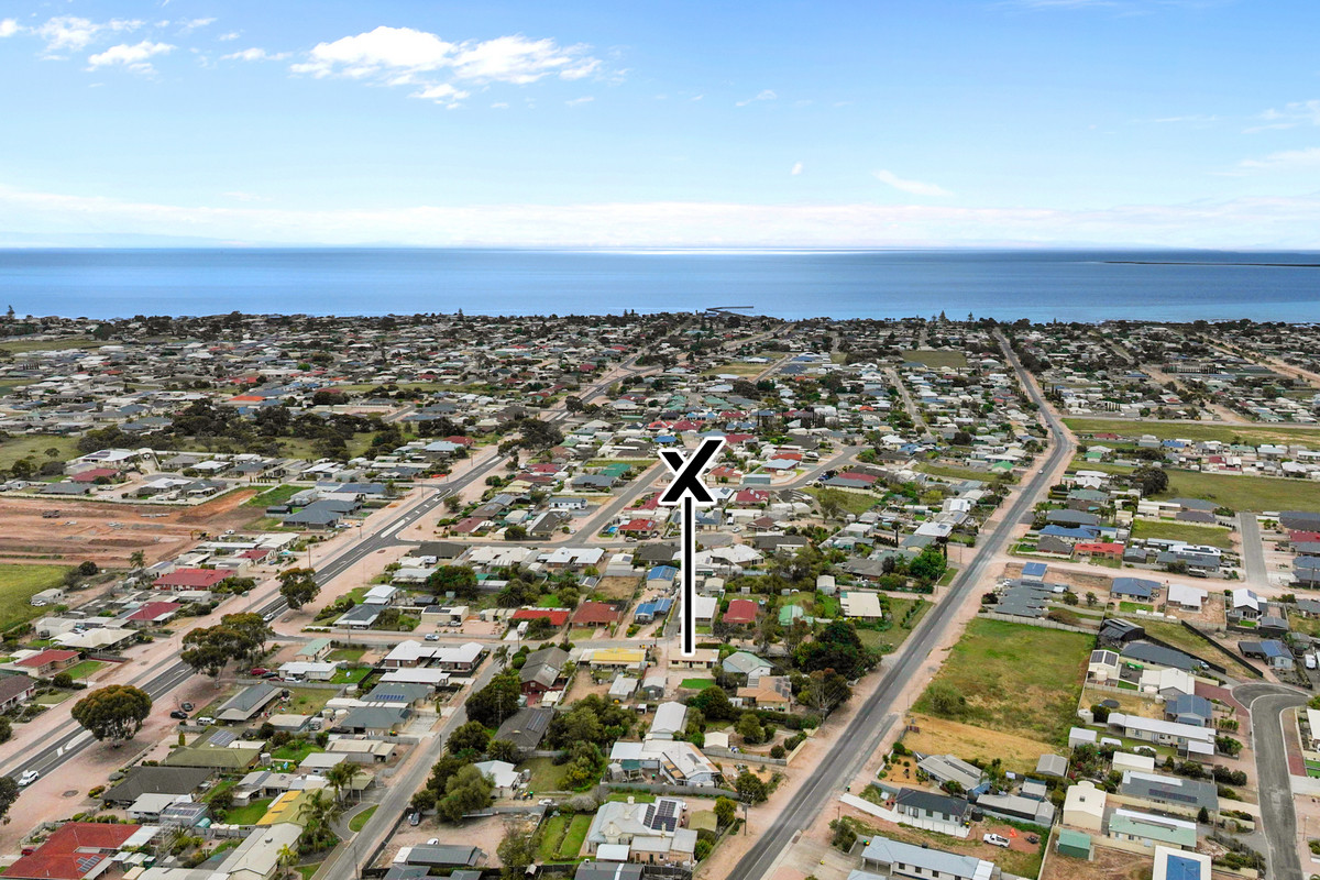 Residential for sale in Moonta Bay, 10 Bartlett Street, Moonta Bay SA 5558, 950 m²
