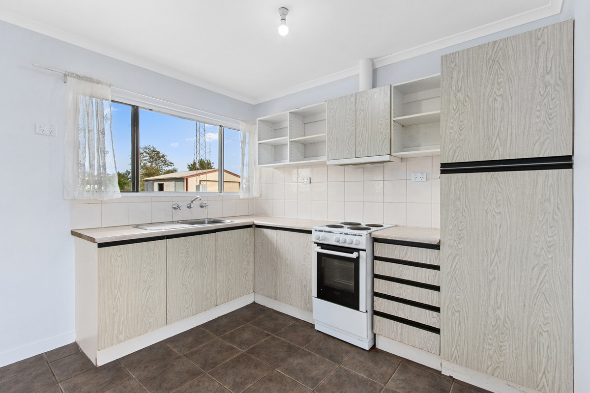 Residential for sale in Moonta Bay, 10 Bartlett Street, Moonta Bay SA 5558, 950 m²