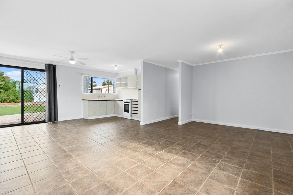 Residential for sale in Moonta Bay, 10 Bartlett Street, Moonta Bay SA 5558, 950 m²