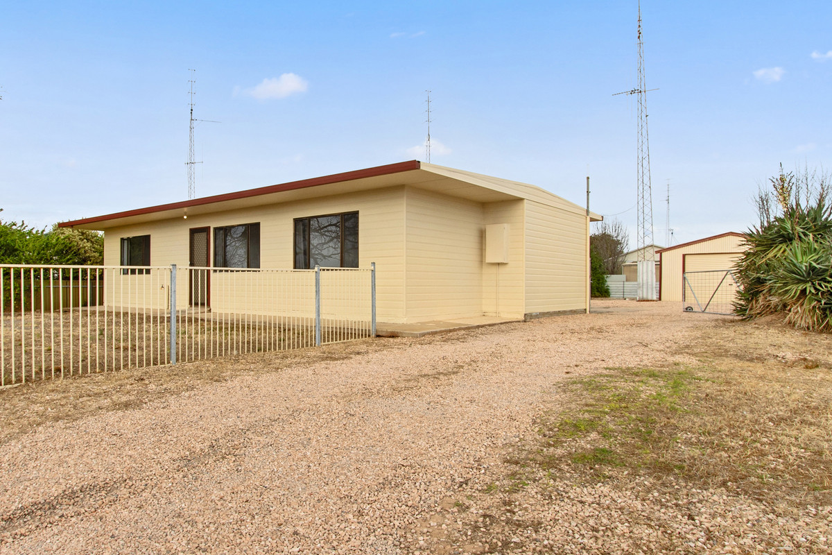 Residential for sale in Moonta Bay, 10 Bartlett Street, Moonta Bay SA 5558, 950 m²