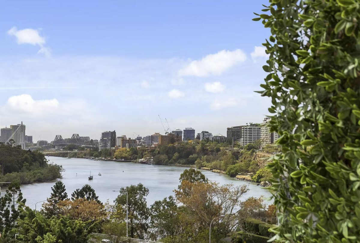 Stunning Story Bridge & River Views!