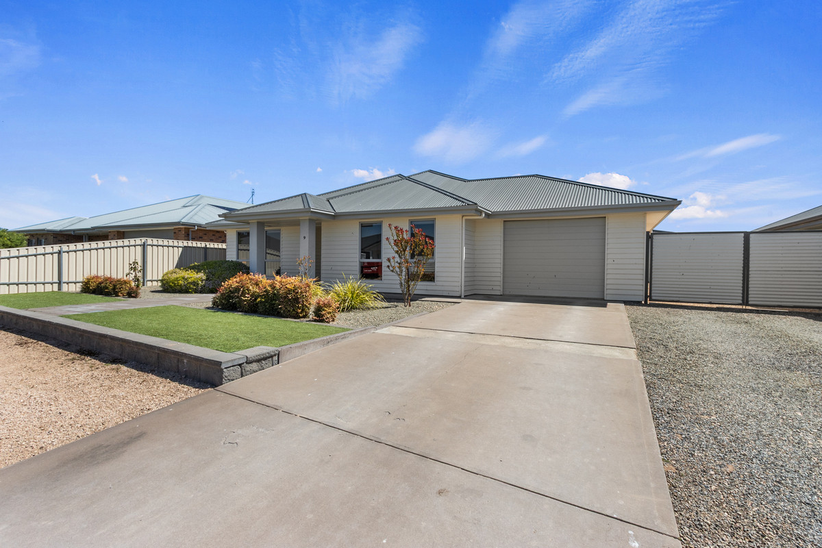 Residential for sale in Moonta Bay, 9 Hazel Street, Moonta Bay SA 5558, 900 m²