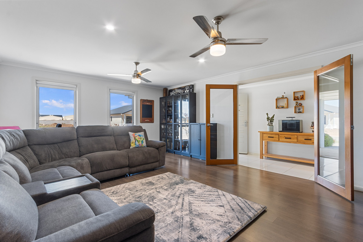 Residential for sale in Moonta Bay, 9 Hazel Street, Moonta Bay SA 5558, 900 m²