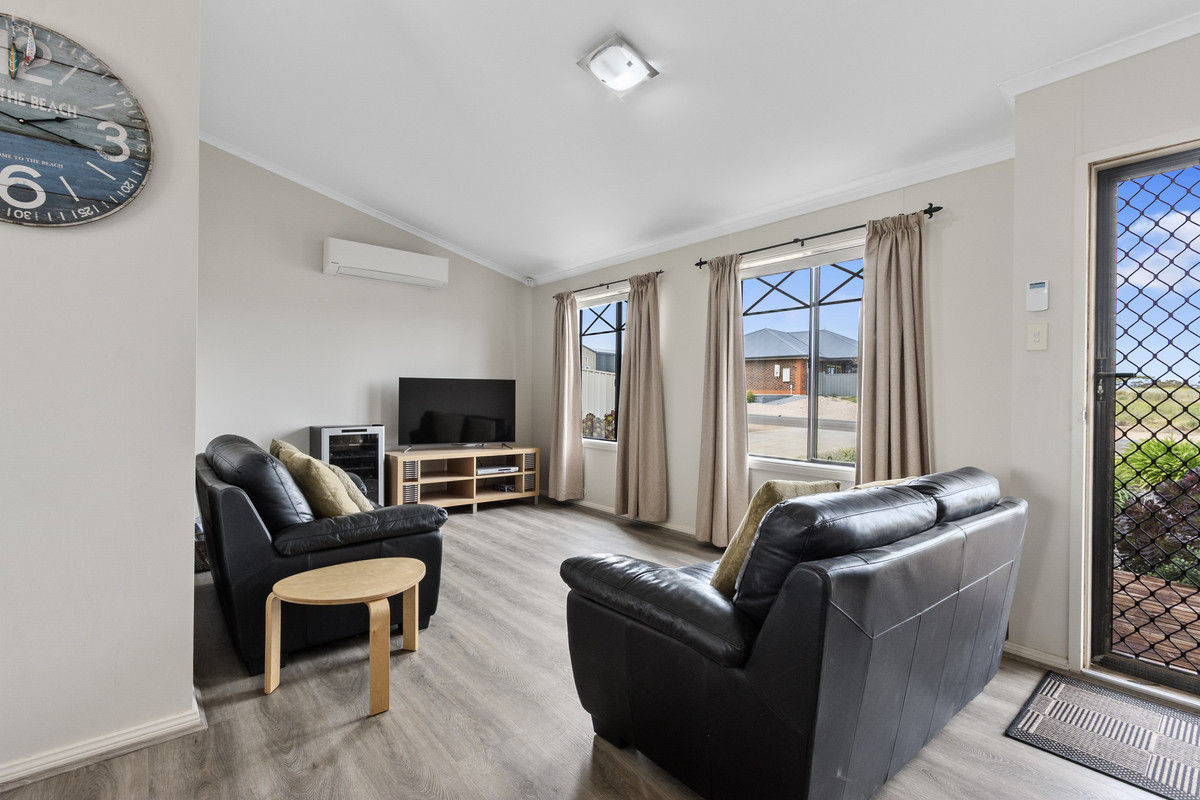 Residential for sale in Moonta Bay, 49 Highview Gr, Moonta Bay SA 5558, 910 m²