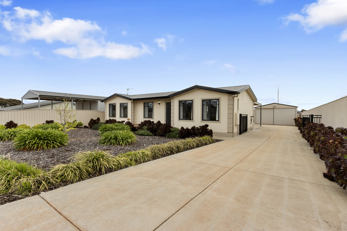 Residential for sale in Moonta Bay, 49 Highview Gr, Moonta Bay SA 5558, 910 m²