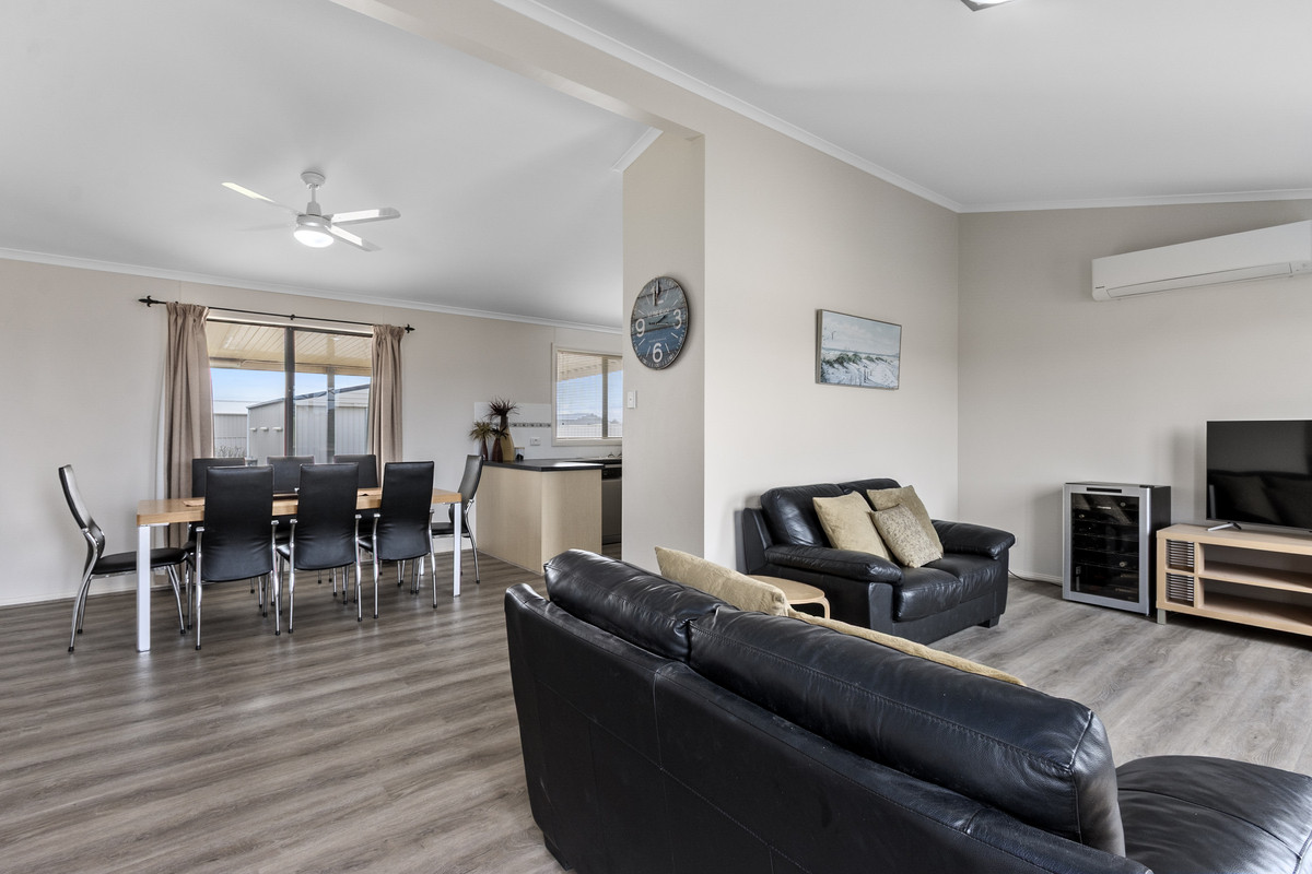Residential for sale in Moonta Bay, 49 Highview Gr, Moonta Bay SA 5558, 910 m²