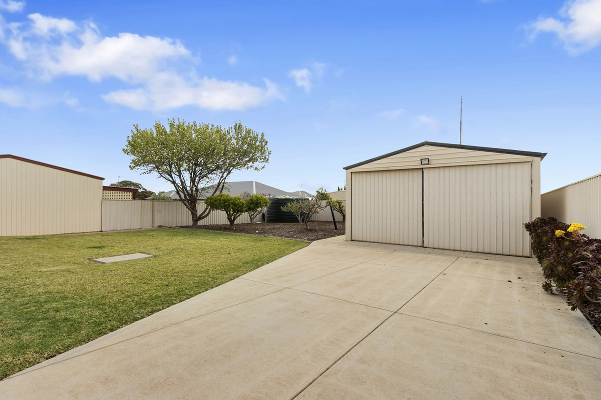 Residential for sale in Moonta Bay, 49 Highview Gr, Moonta Bay SA 5558, 910 m²
