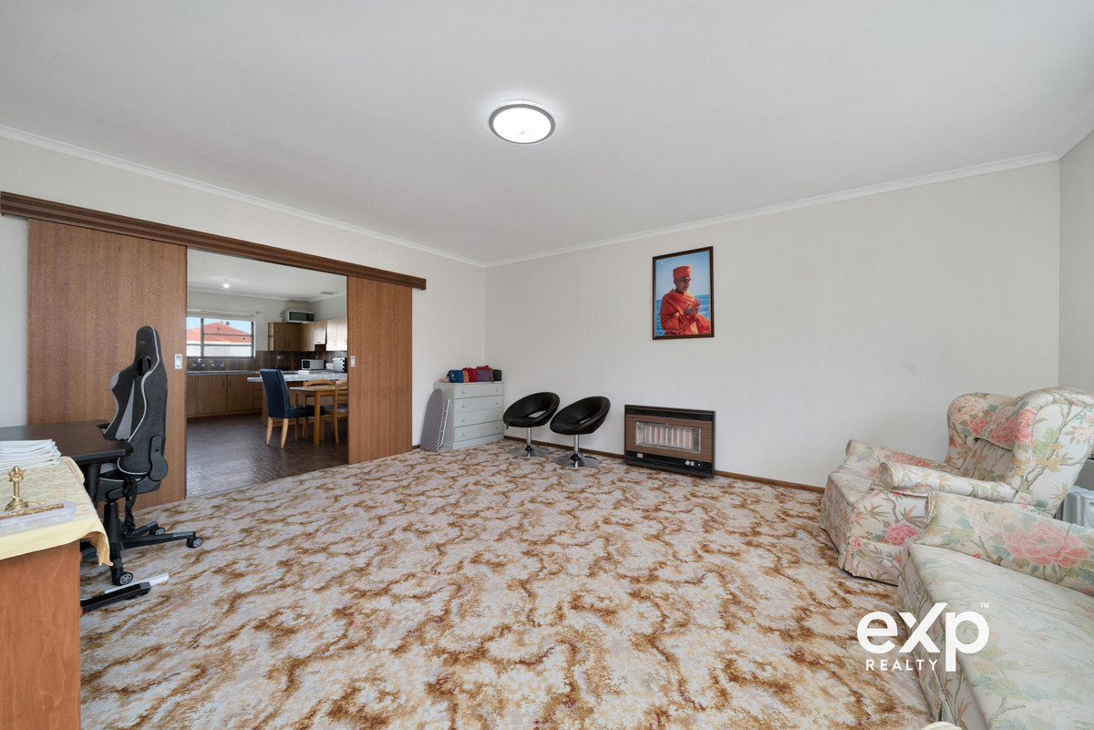 Residential for sale in Parafield Gardens, 5 KATHRYN Place, Parafield Gardens SA 5107, 1230 m²
