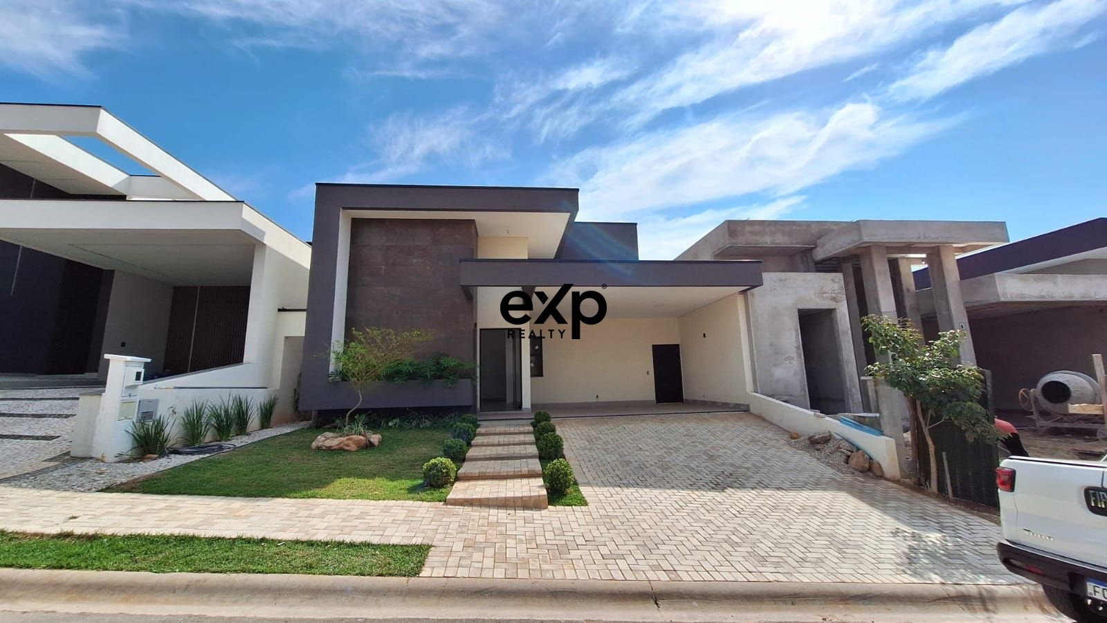 Casa à venda em Valinhos, Municipal do Roncáglia 1090 Condomínio Residencial Mont Alcino Valinhos 13272-721, 300 m²