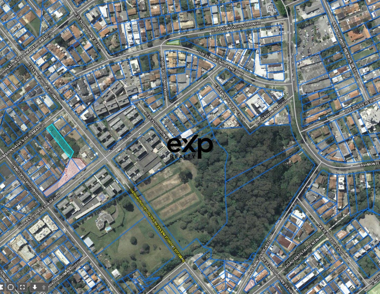 Terreno à venda em Curitiba, Rua Doutor Marins Alves de Camargo 39 Tingui Curitiba 82620-260, 837 m²