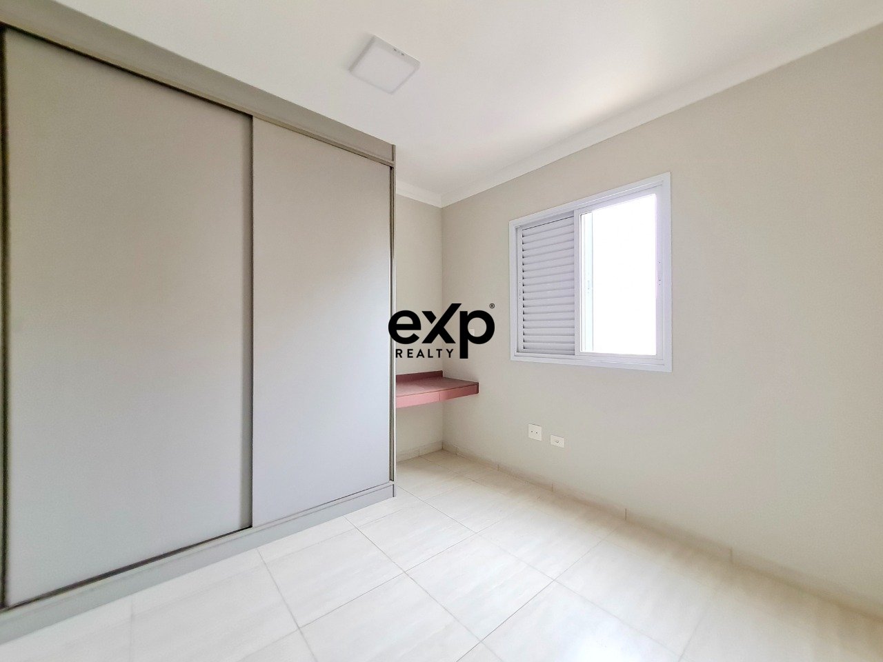 Apartamento próximo à Av. Independência com 3 quartos e 2 vagas