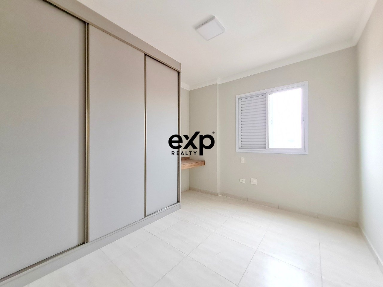 Apartamento próximo à Av. Independência com 3 quartos e 2 vagas