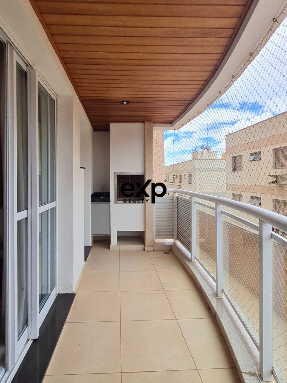 Apartamento porteira fechada próximo à Av. Independência