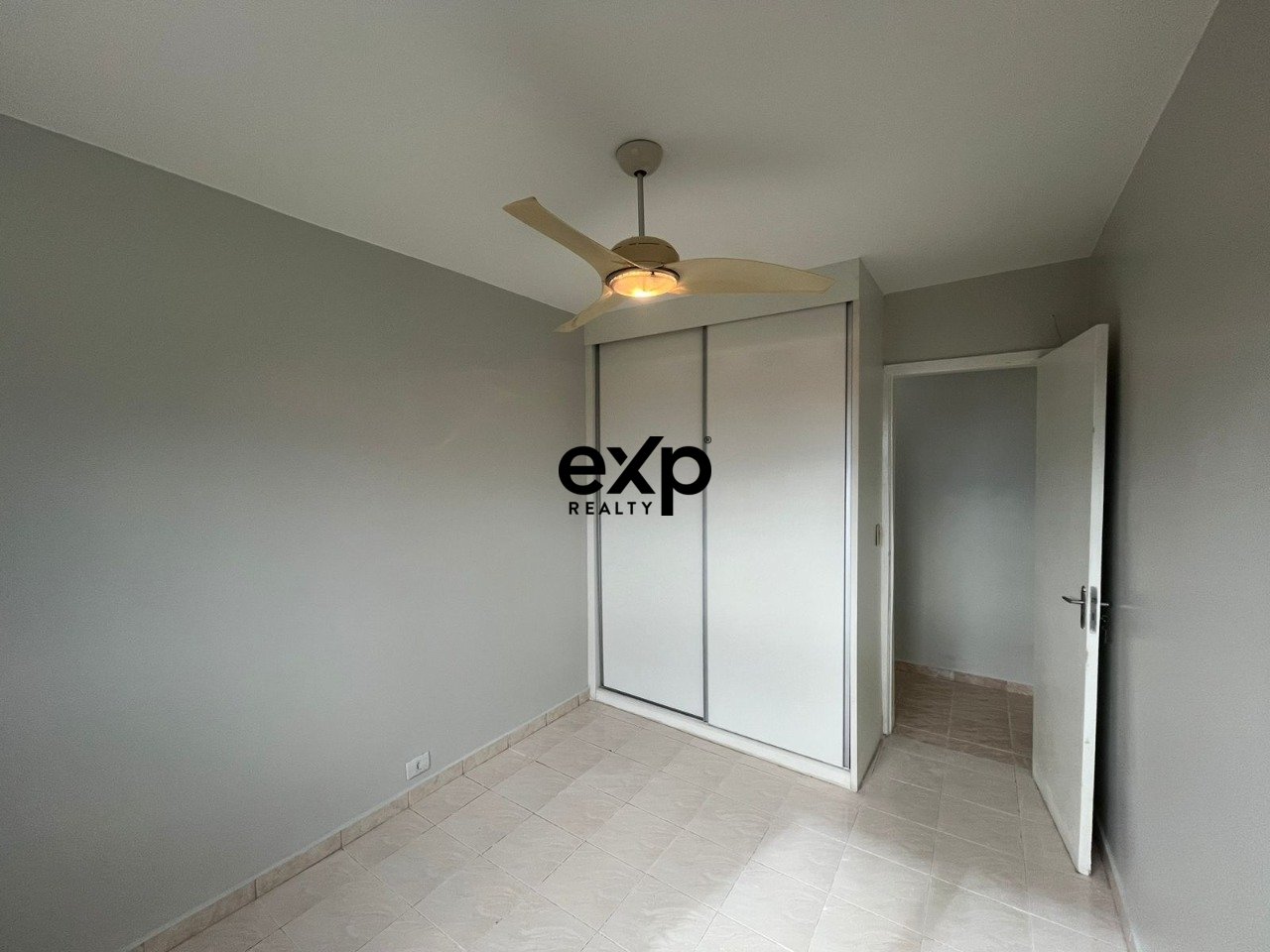 Apartamento à venda em Brasília, Qe 20 Bloco J Apartamento 304 Guará I Brasília 71015-107, 139 m²