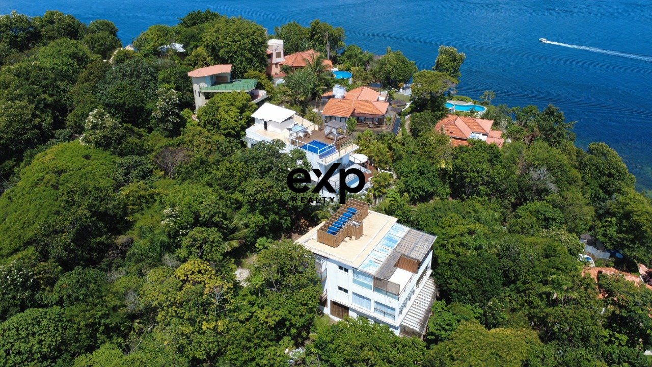 Apt. 68 m² 2/4 completamente mobiliato com vista mar, em condominio fechado.