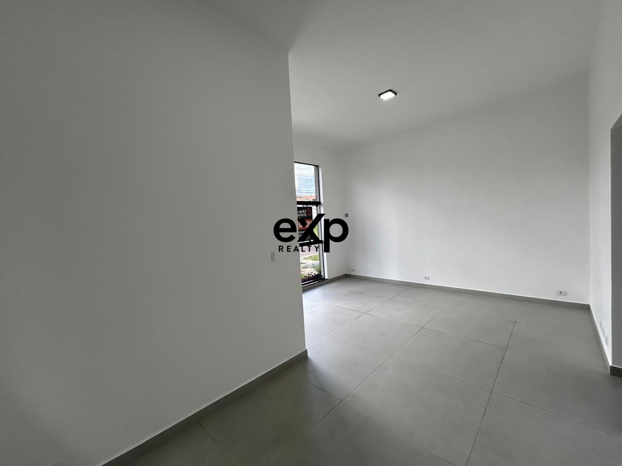 Casa com Design Moderno em Condomínio Fechado