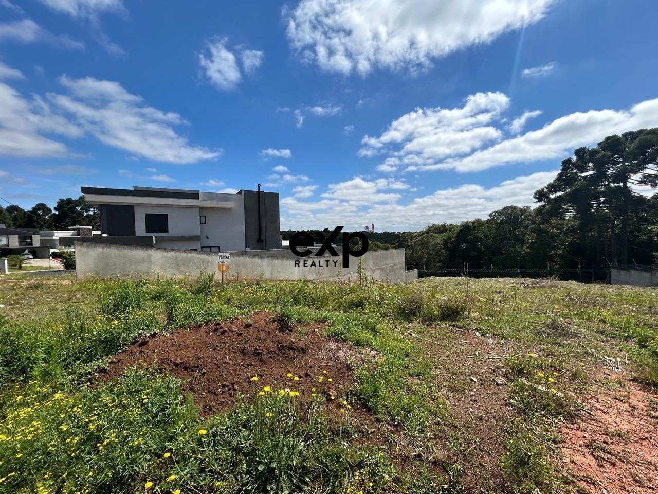 Terreno em Condomínio de Alto Padrão - Campo Largo