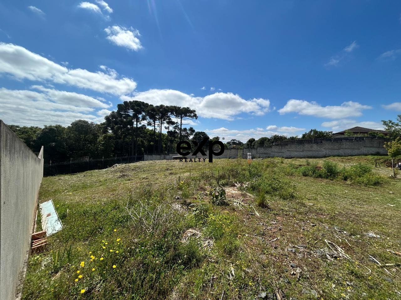 Terreno em Condomínio de Alto Padrão - Campo Largo