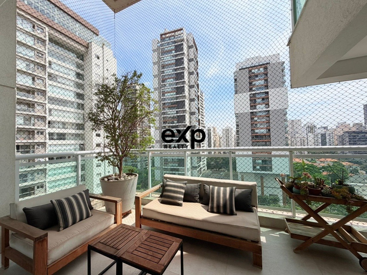 Viva o Luxo Urbano com Vista Panorâmica: Apartamento Porteira Fechada no Brooklin Novo!!