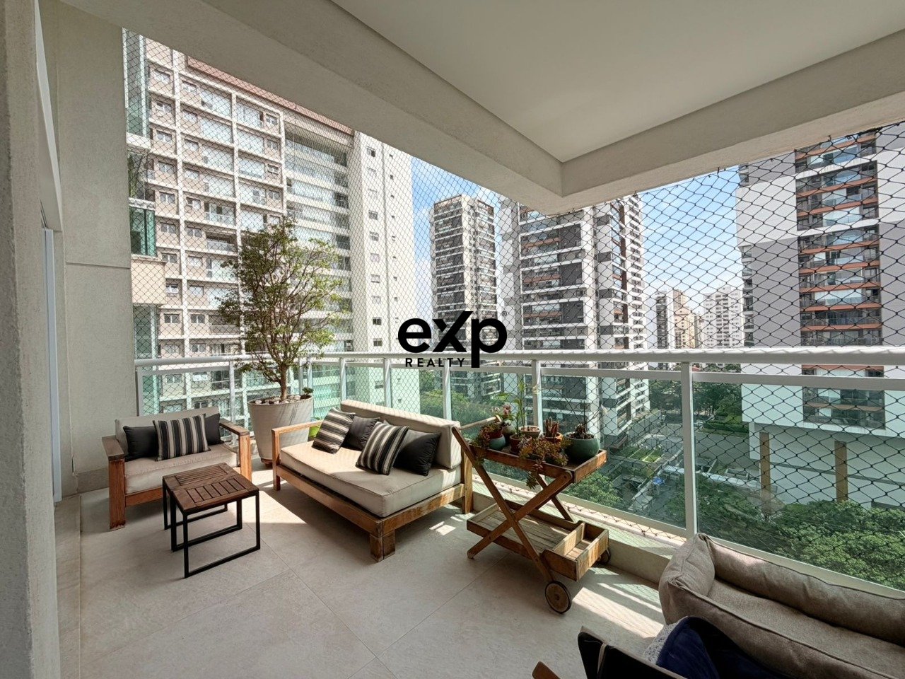 Viva o Luxo Urbano com Vista Panorâmica: Apartamento Porteira Fechada no Brooklin Novo!!