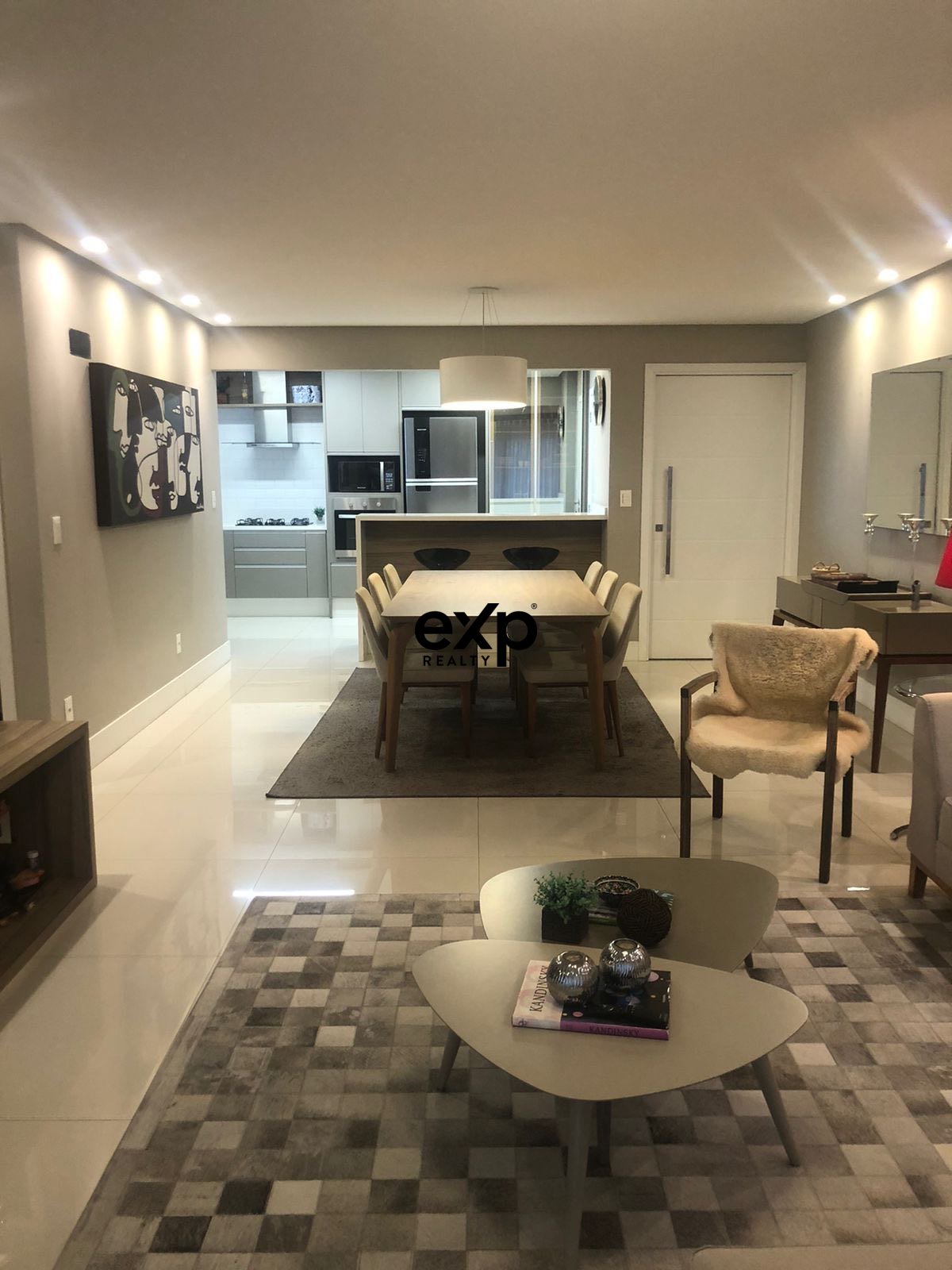 Apartamento finamente mobiliado - Palazzo Ducale | 3 quartos | Porteira Fechada | Andar Alto