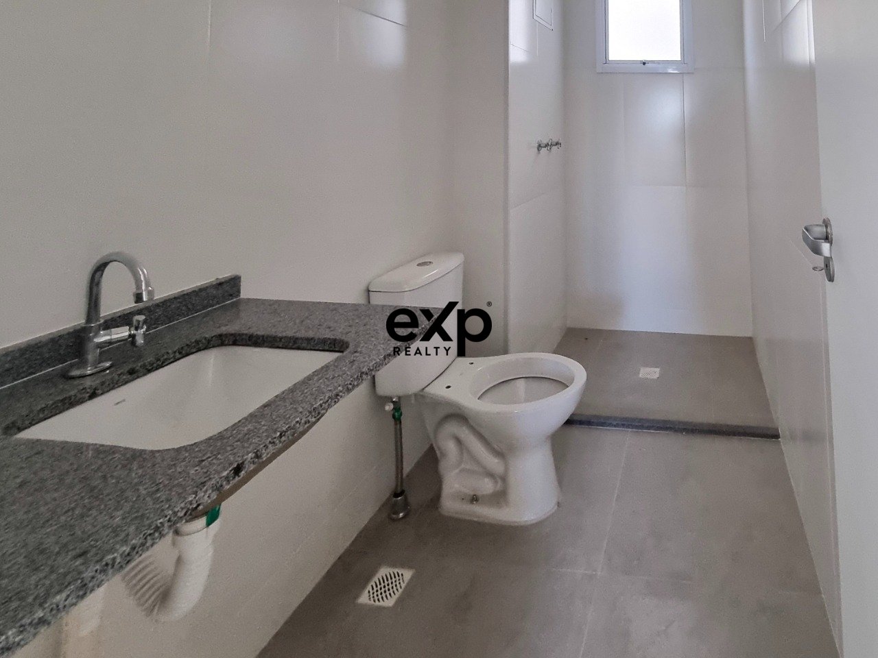 Apartamento com suíte e varanda gourmet no bairro Dois Córregos
