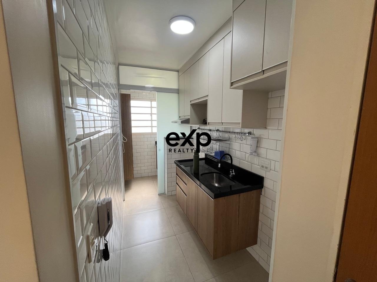 Apartamento com 02 quartos à venda no Edifício Sapezeiro em Valinhos/SP