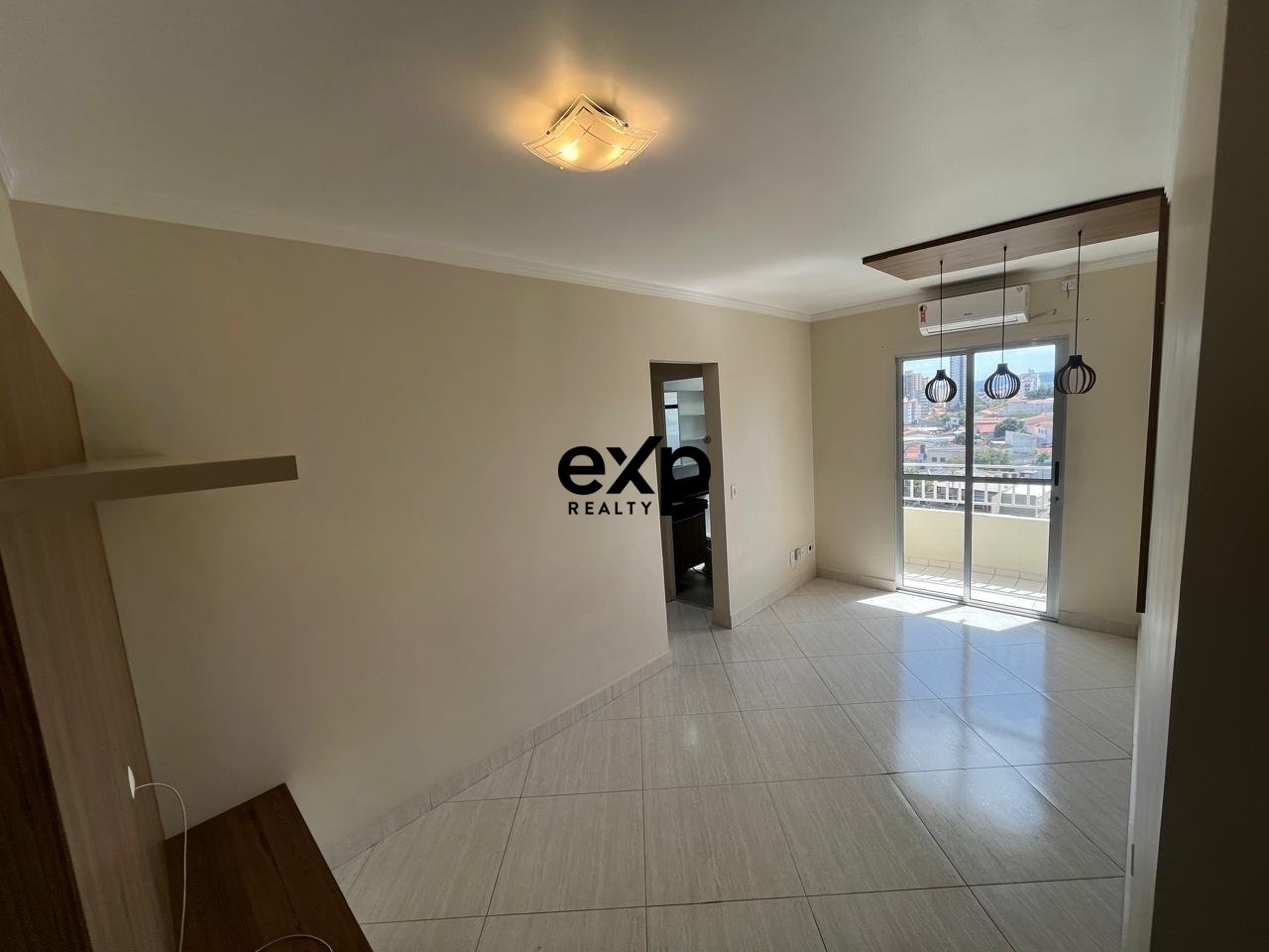 Apartamento com 02 quartos à venda no Edifício Sapezeiro em Valinhos/SP