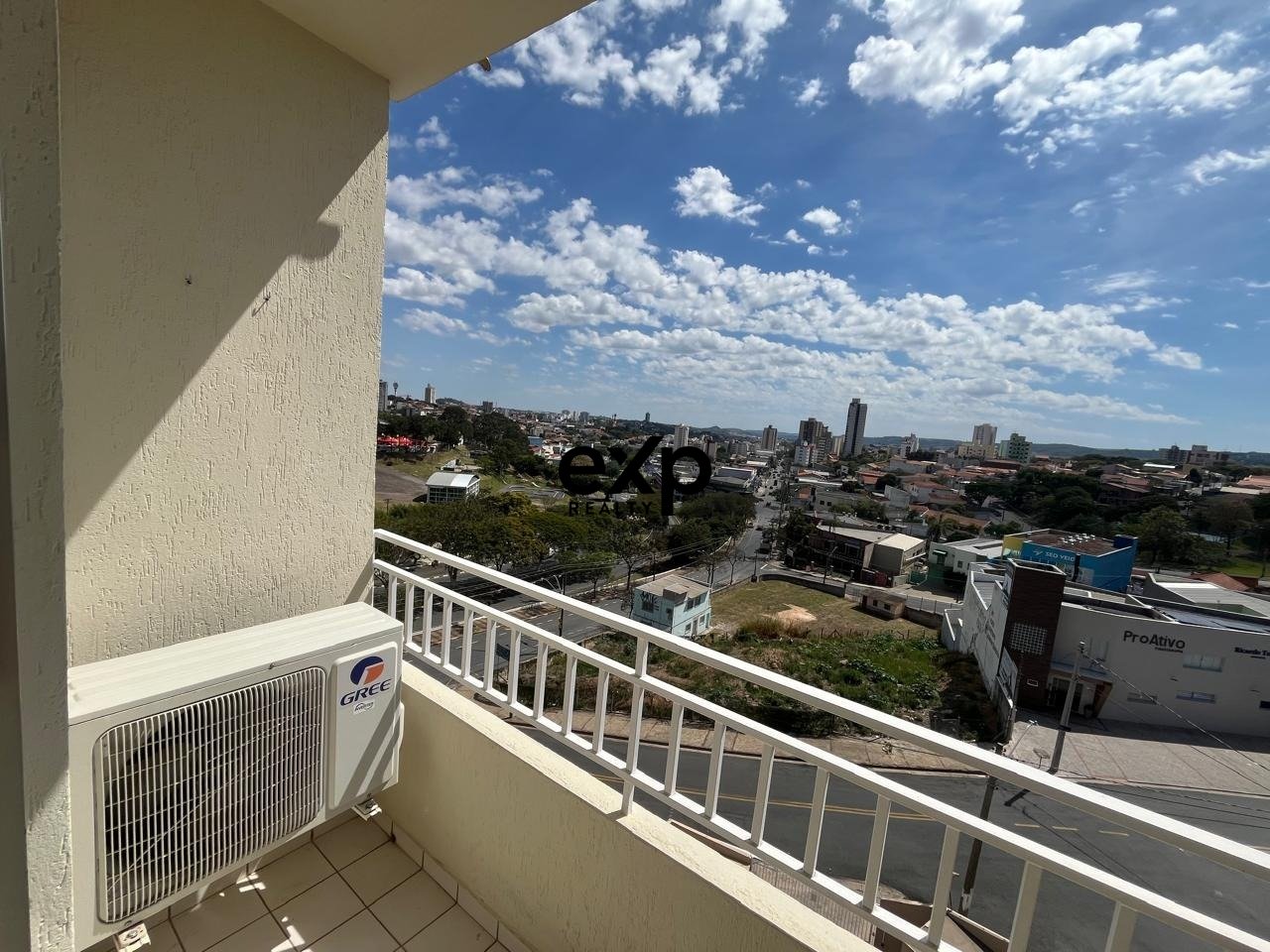 2-Bedroom Apartment for Sale in Sapezeiro Building in Valinhos/SP