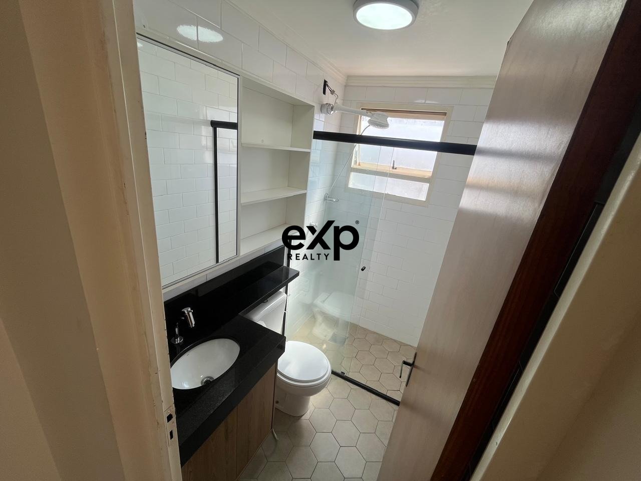 Apartamento com 02 quartos à venda no Edifício Sapezeiro em Valinhos/SP